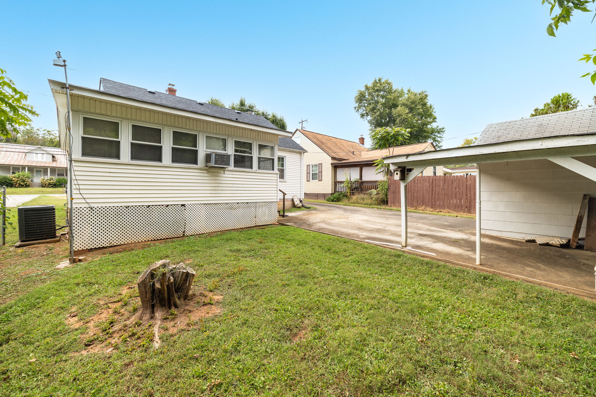 1213 Barnes St-25