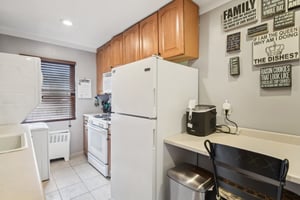 E Broadway-1405-008.jpg