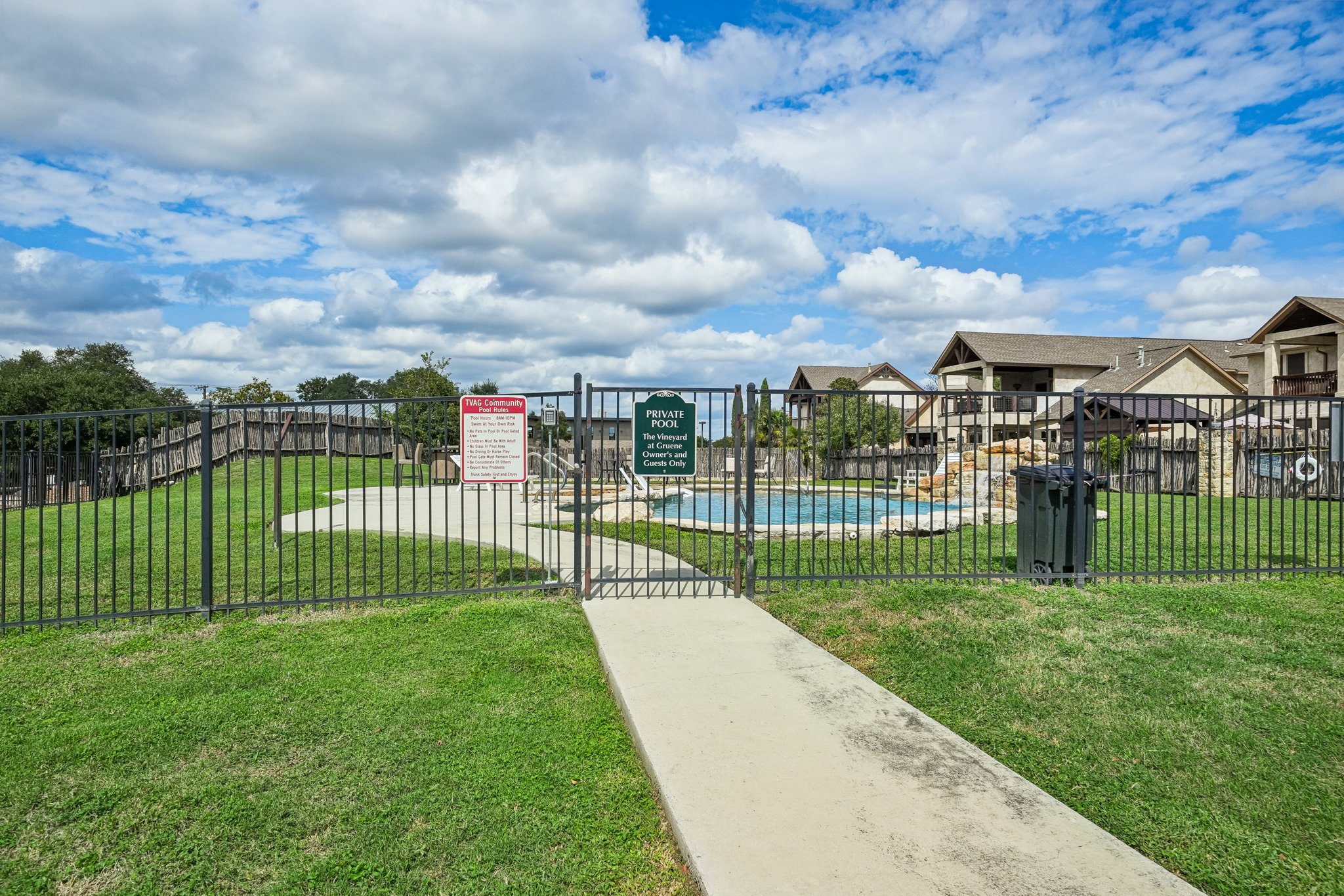 Gruene Vine Ct-1410-901.jpg