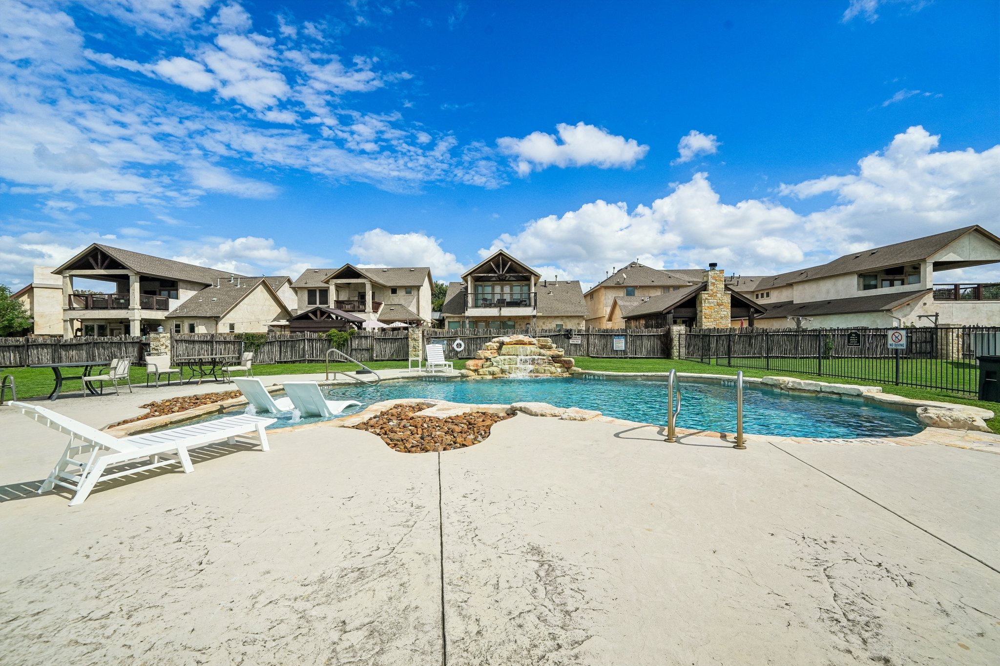 Gruene Vine Ct-1410-906.jpg