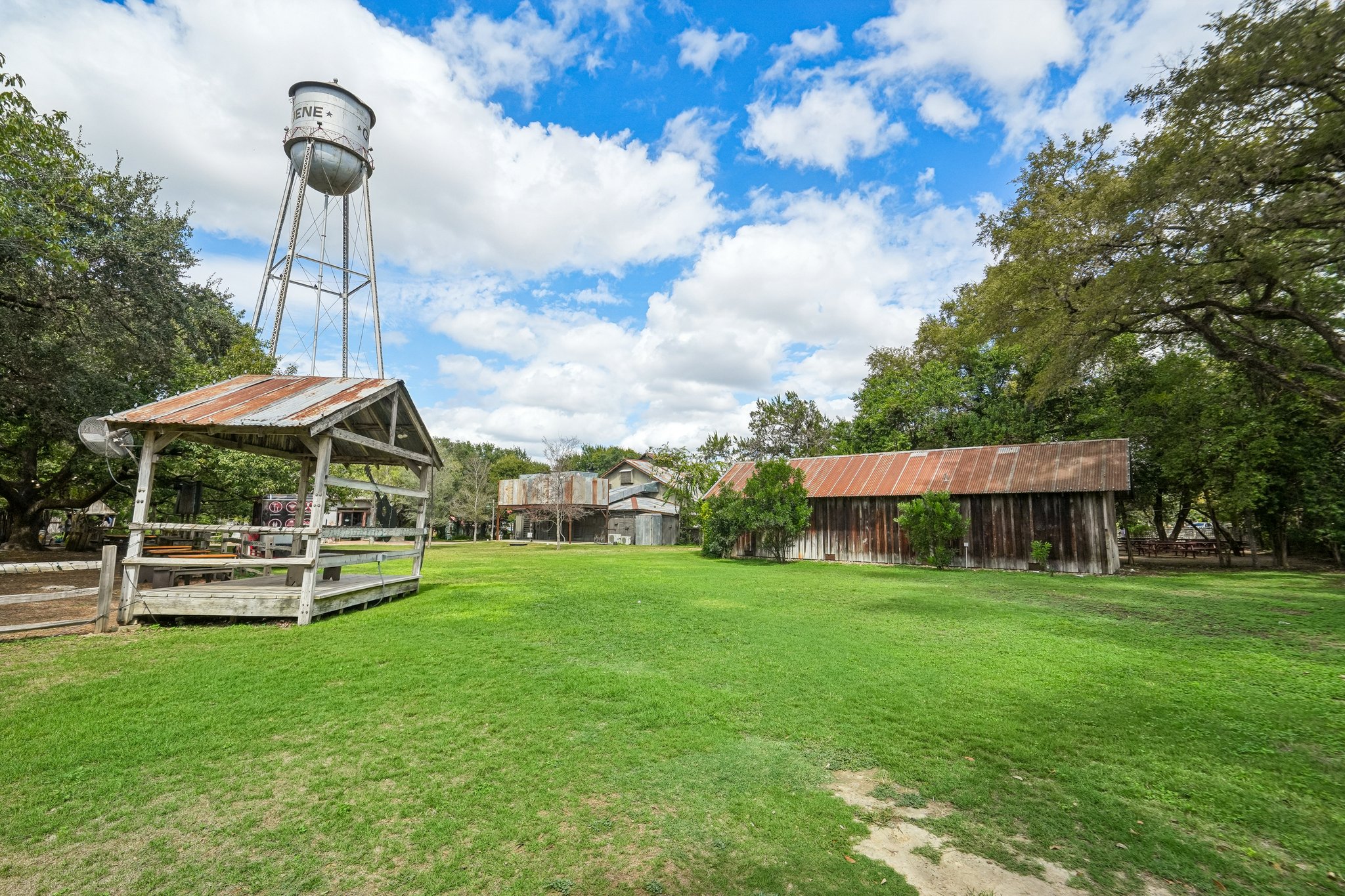Gruene Vine Ct-1410-914.jpg