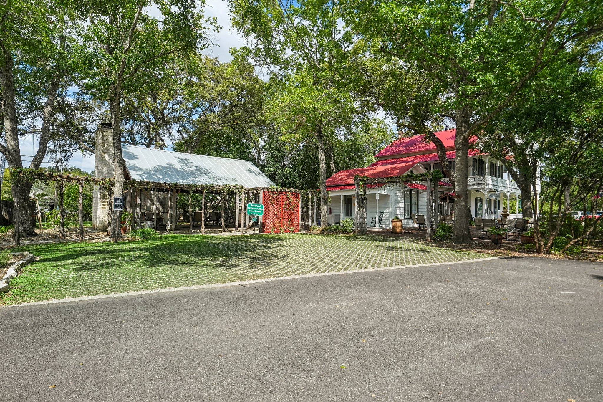 Gruene Vine Ct-1410-915.jpg