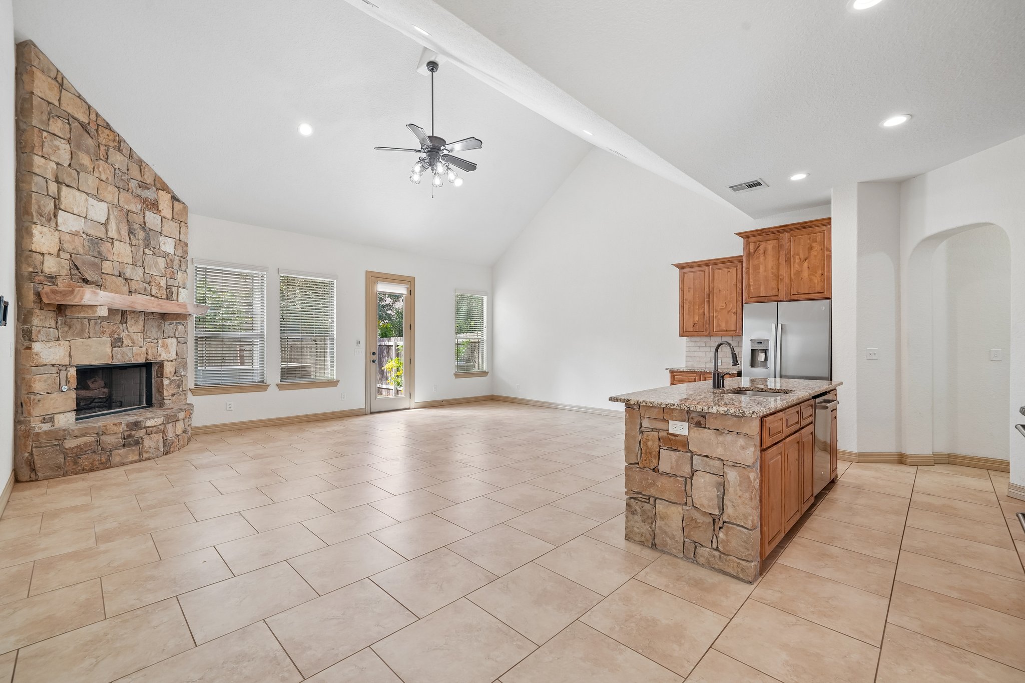 Gruene Vine Ct-S1410-008.jpg