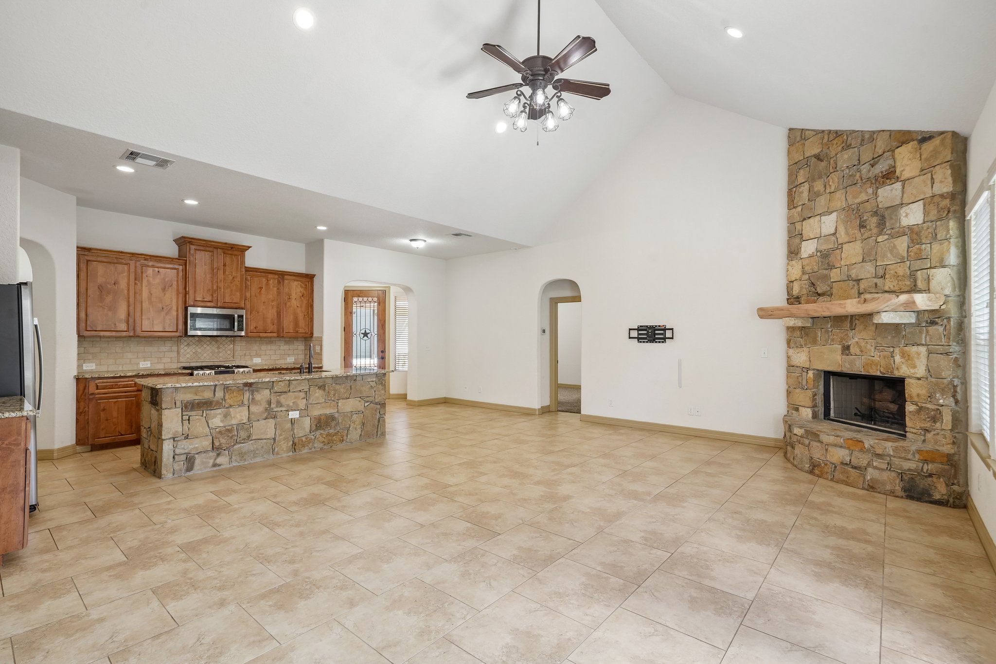 Gruene Vine Ct-S1410-009.jpg
