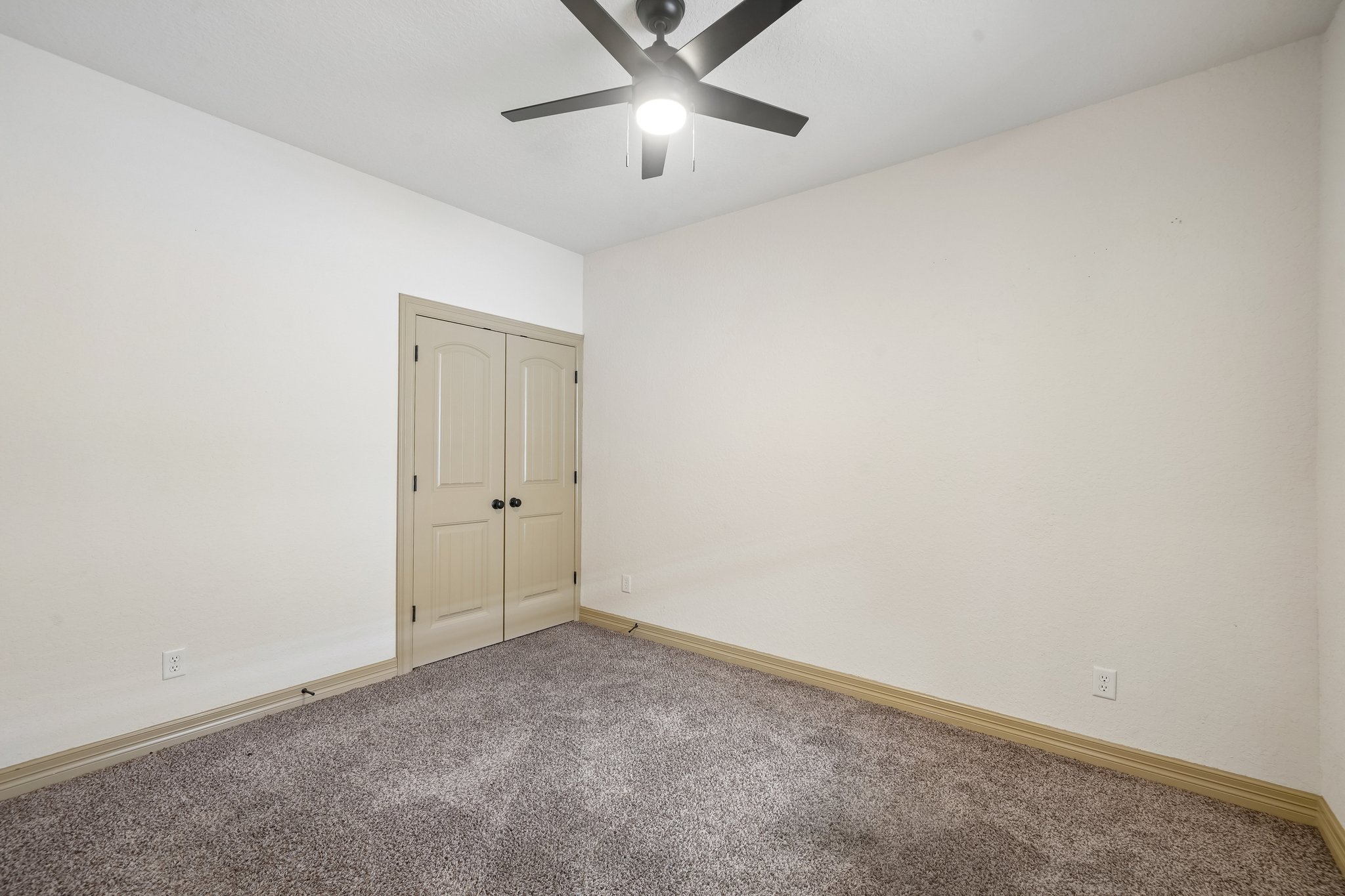 Gruene Vine Ct-S1410-017.jpg