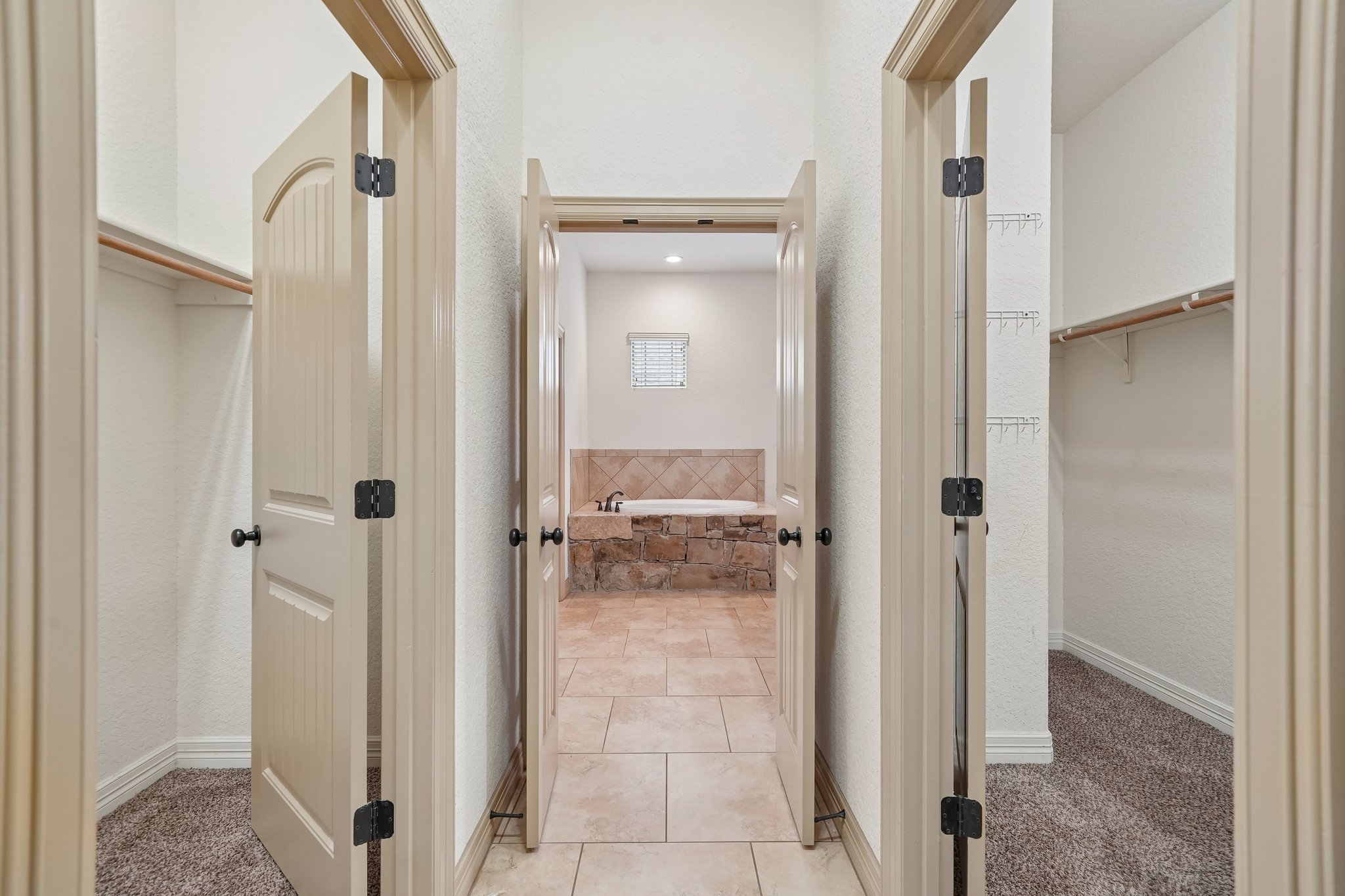 Gruene Vine Ct-S1410-021.jpg