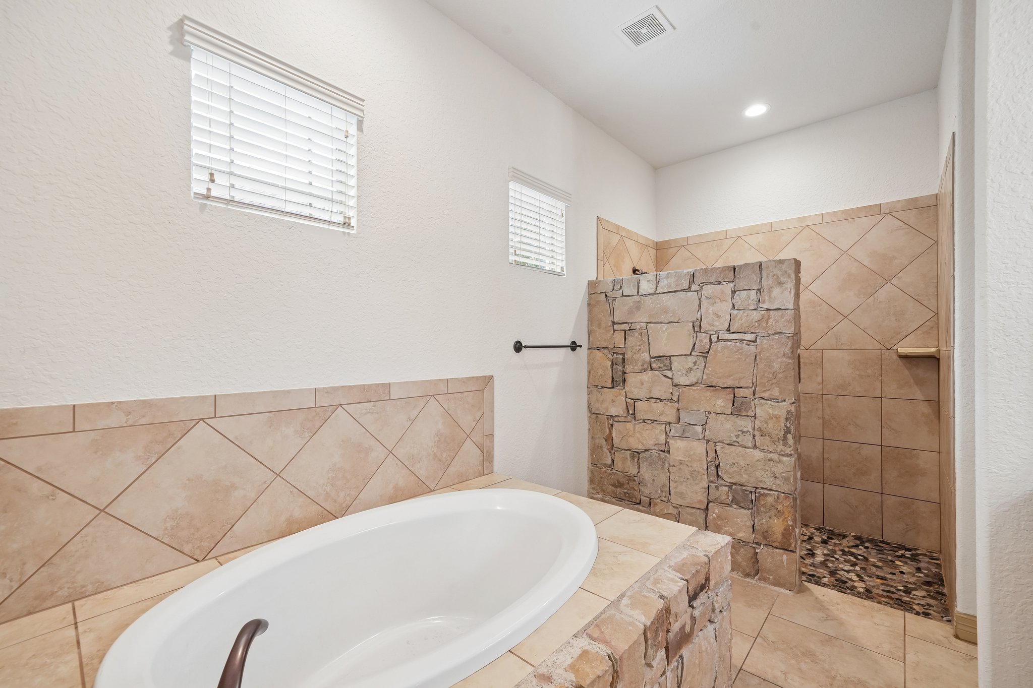 Gruene Vine Ct-S1410-025.jpg
