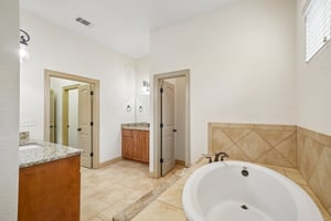 Gruene Vine Ct-S1410-026.jpg