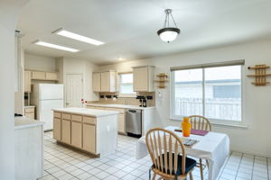 Kitchen/Eating Area