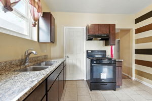 12139 S Yale Ave_016