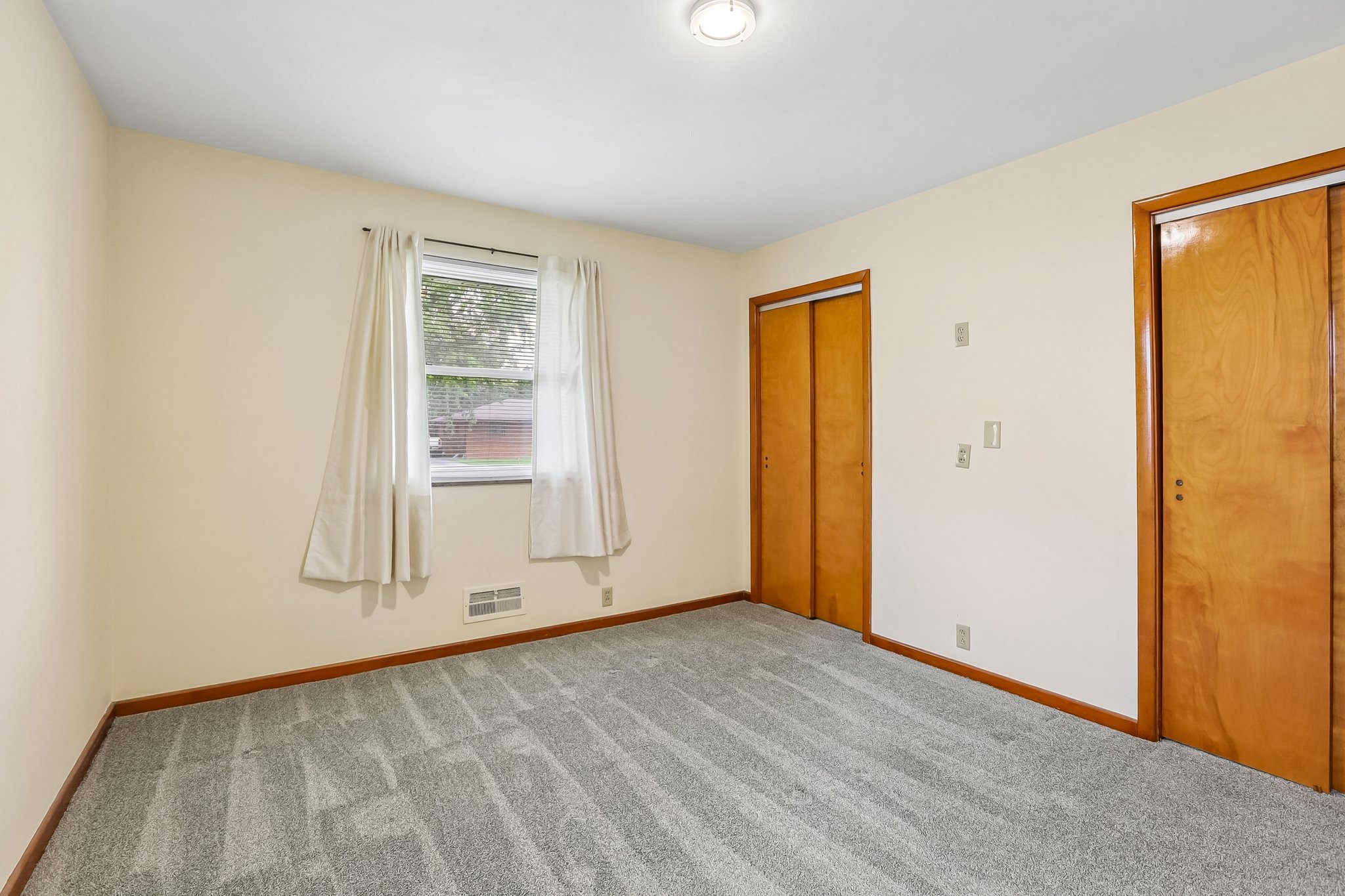 Lesley Ave-S1408-013.jpg