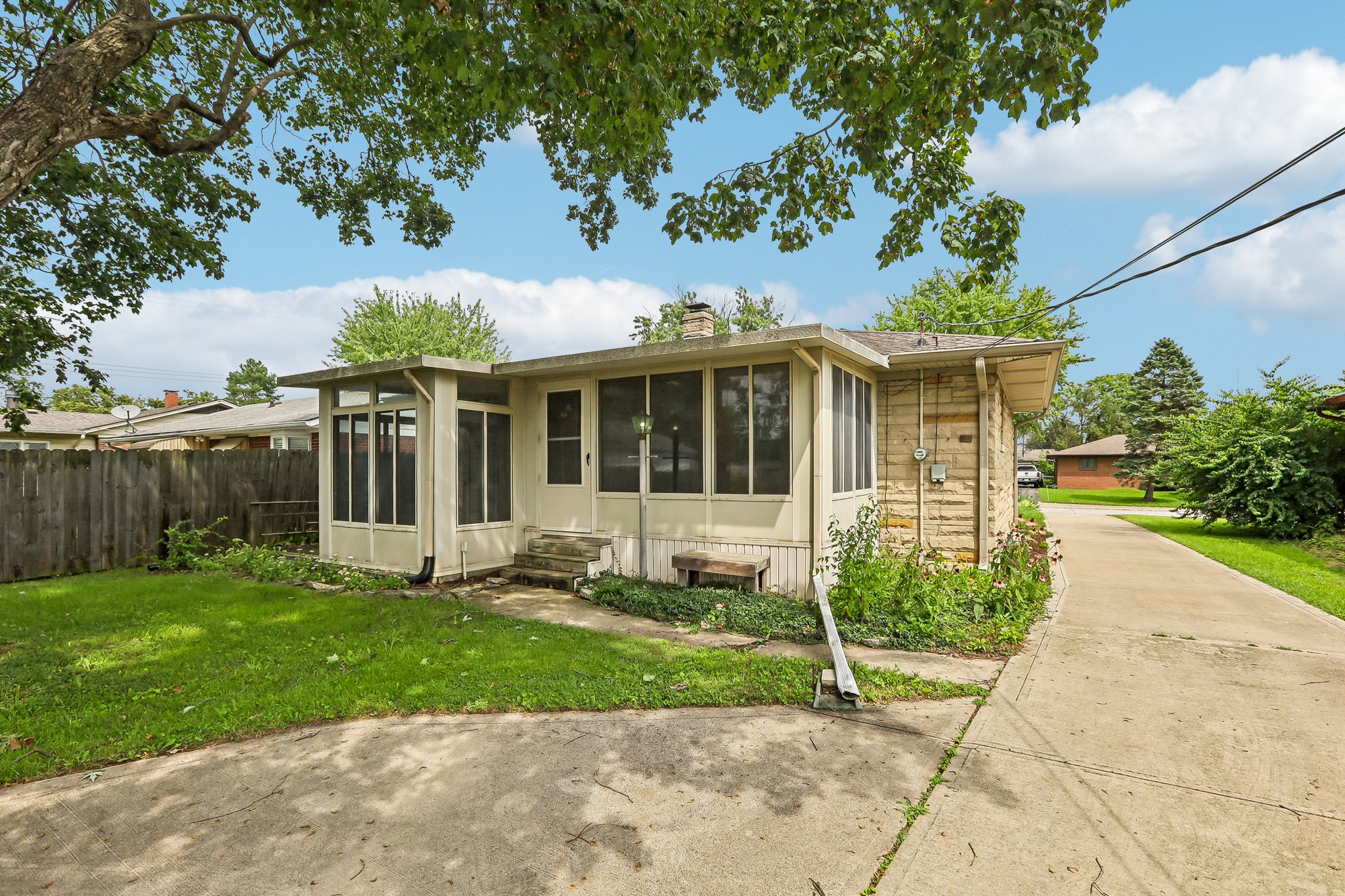 Lesley Ave-S1408-032.jpg