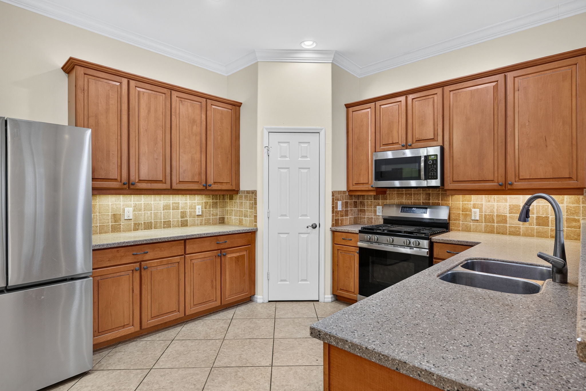 Kitchen 3 of 3
