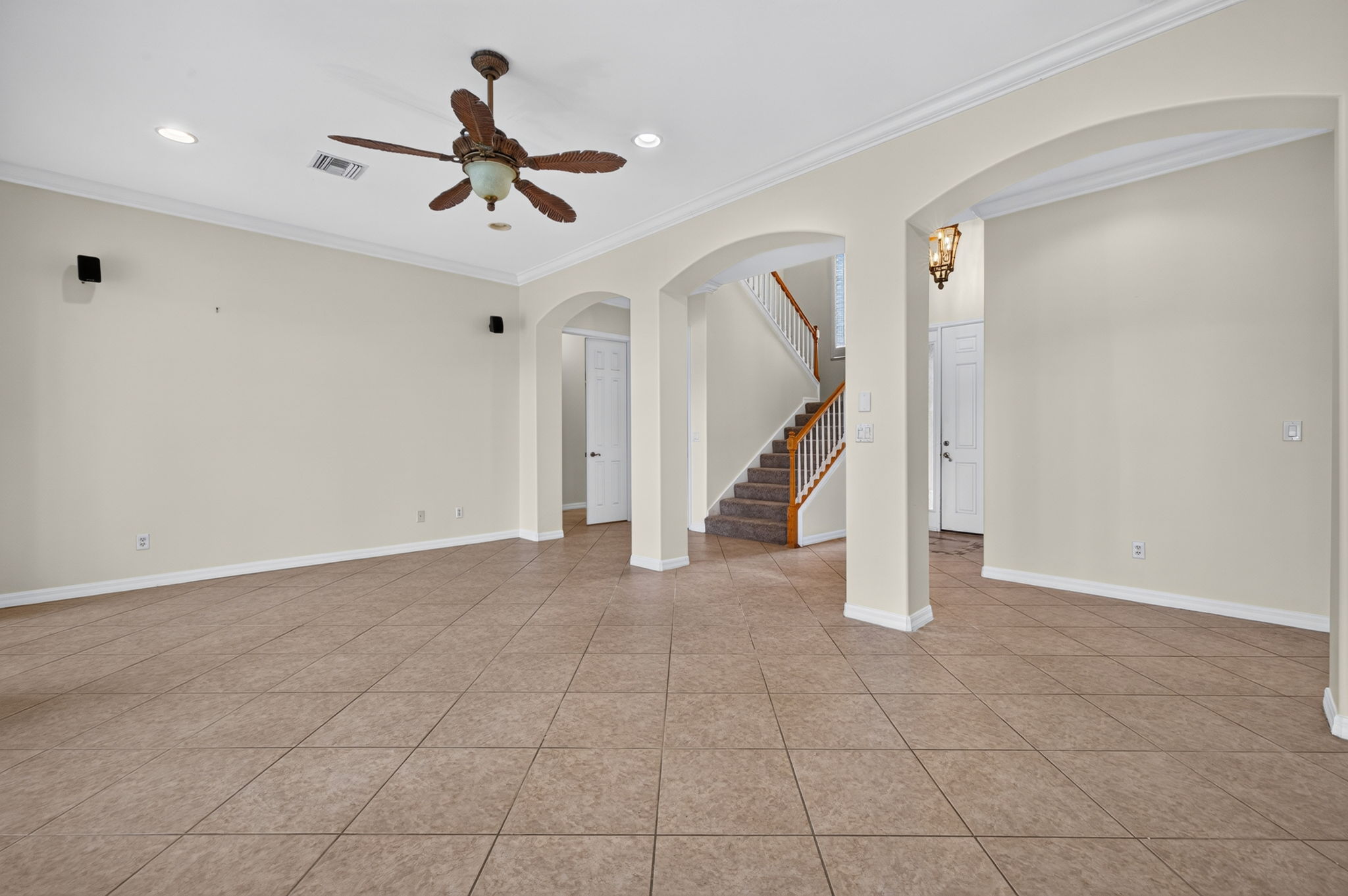 Living Room 5 of 6