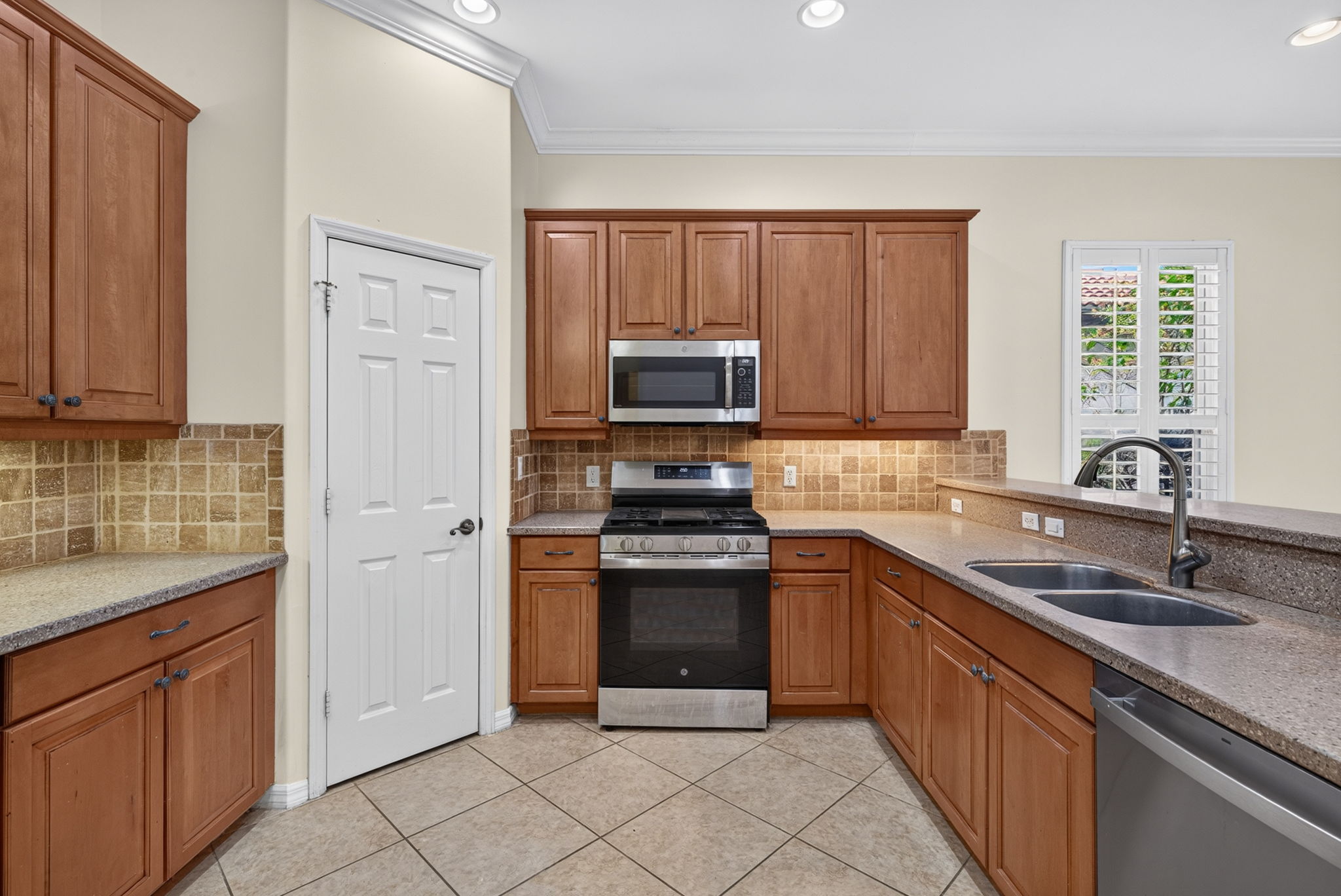 Kitchen 1 of 3
