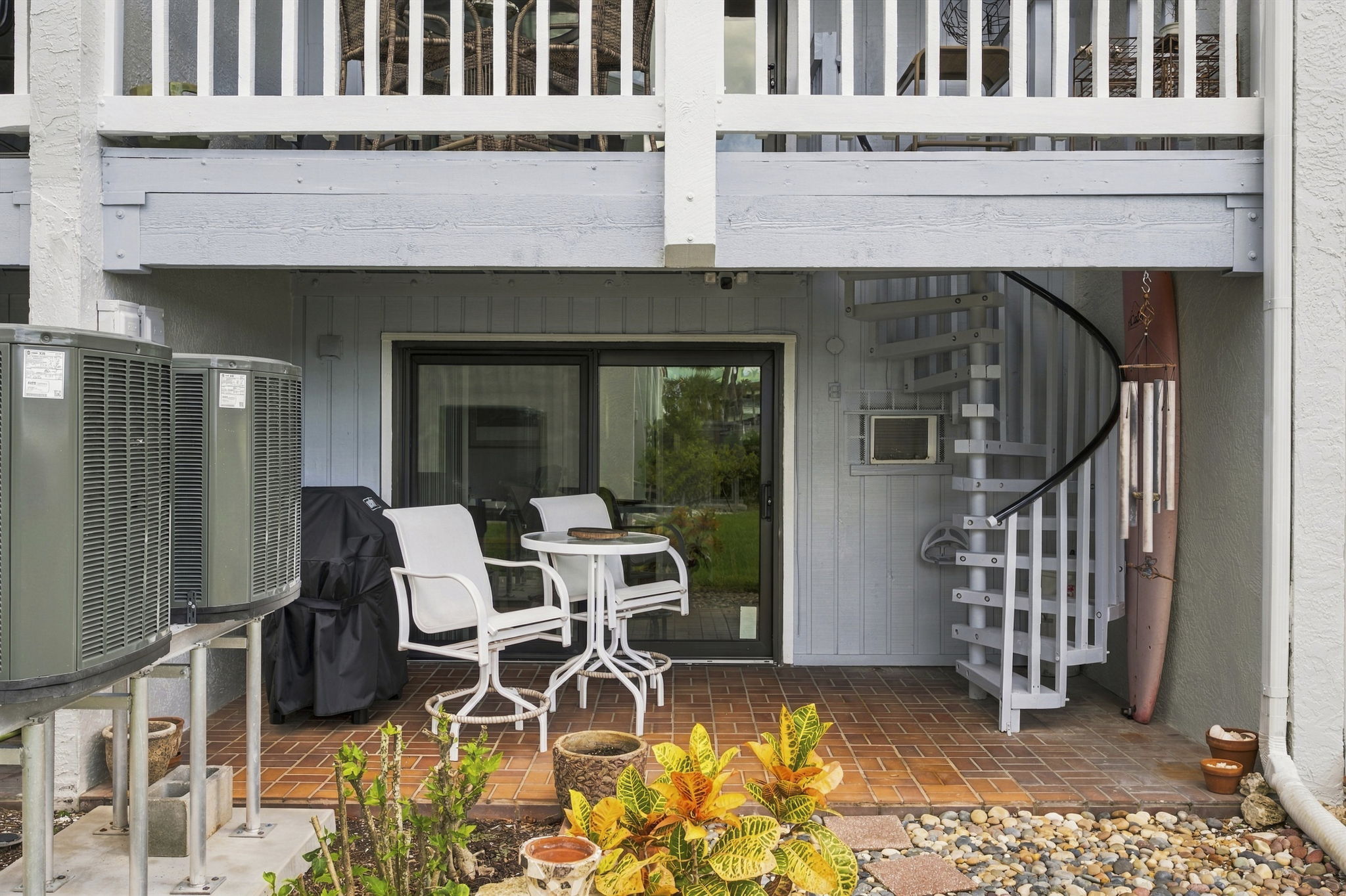 Rear Exteriors (6)