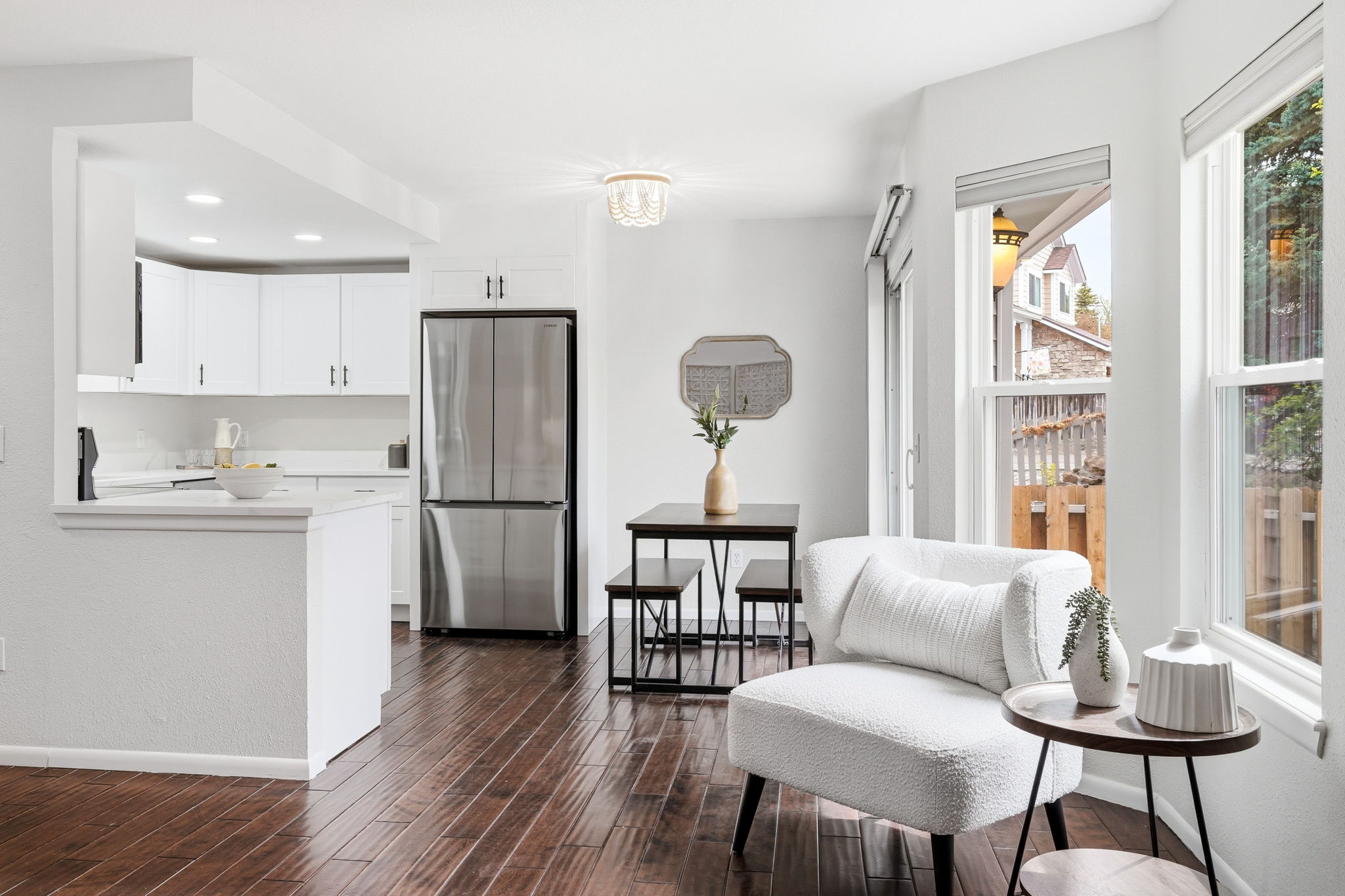 Great flow from kitchen to dining