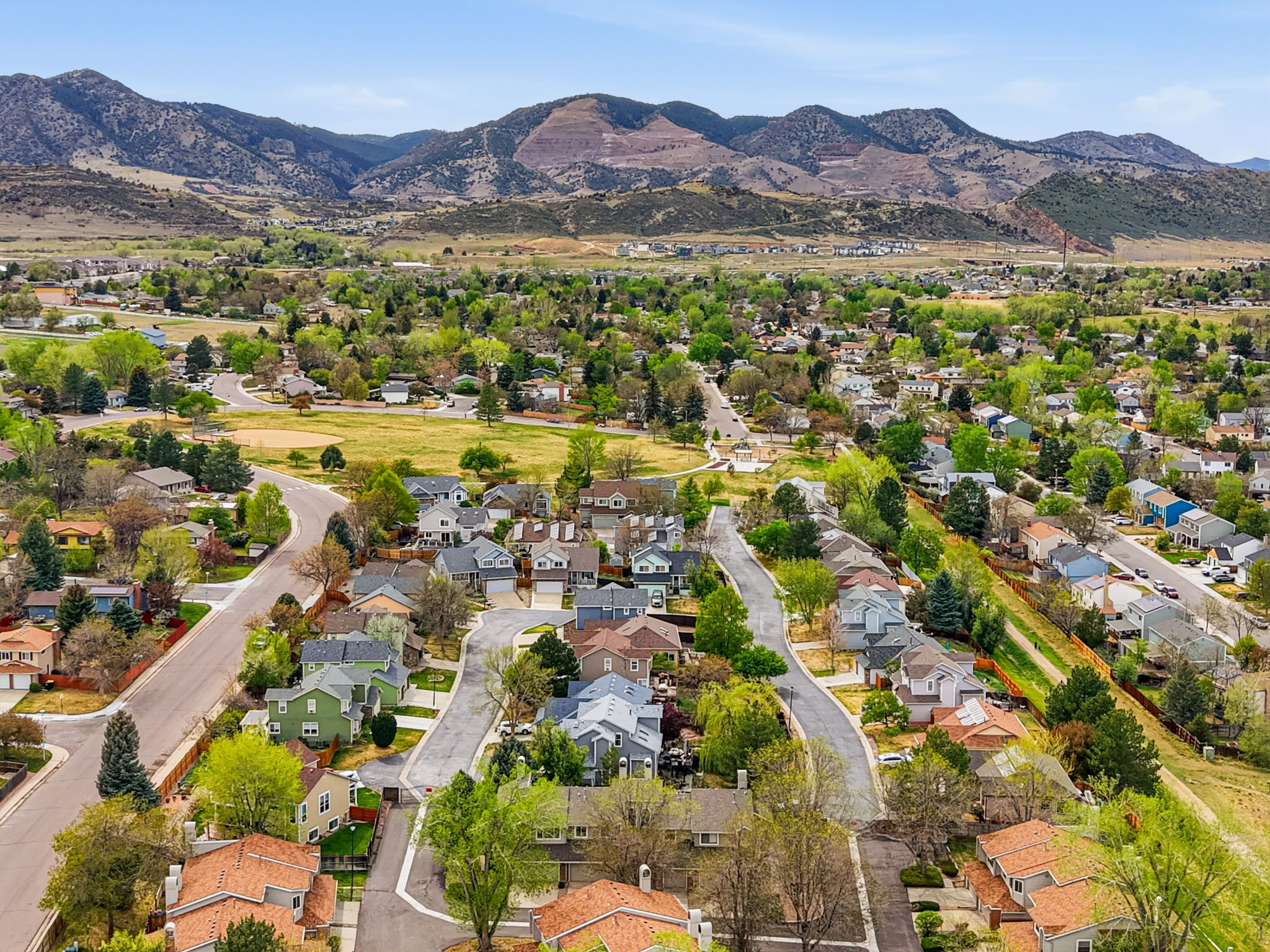 Nearby parks, trails and foothills