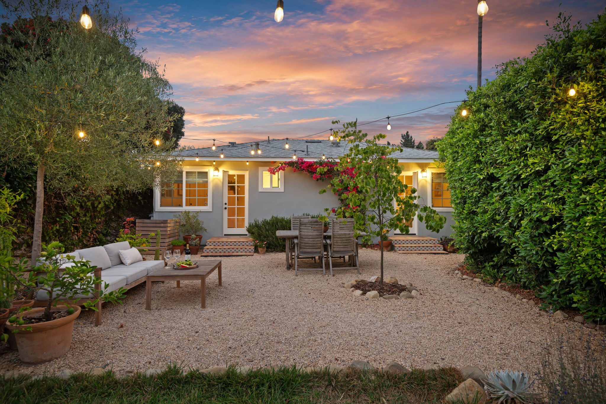 04-Back Yard (Twilight)