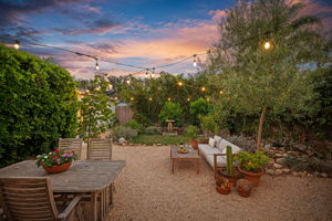 02-Back Yard (Twilight)