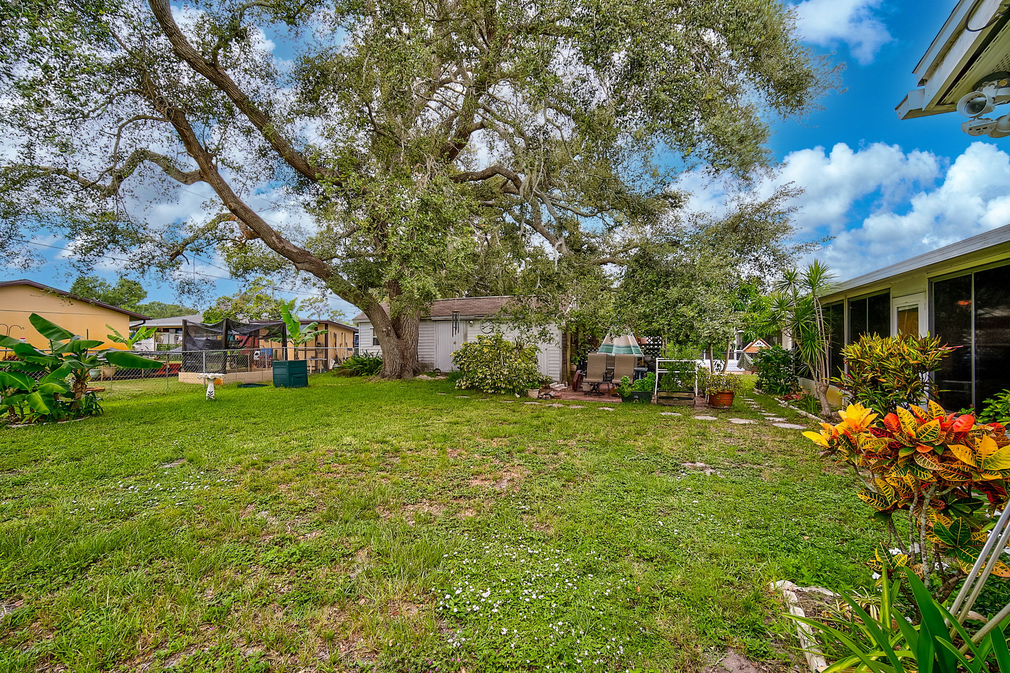 1215 Cypress Ave-32
