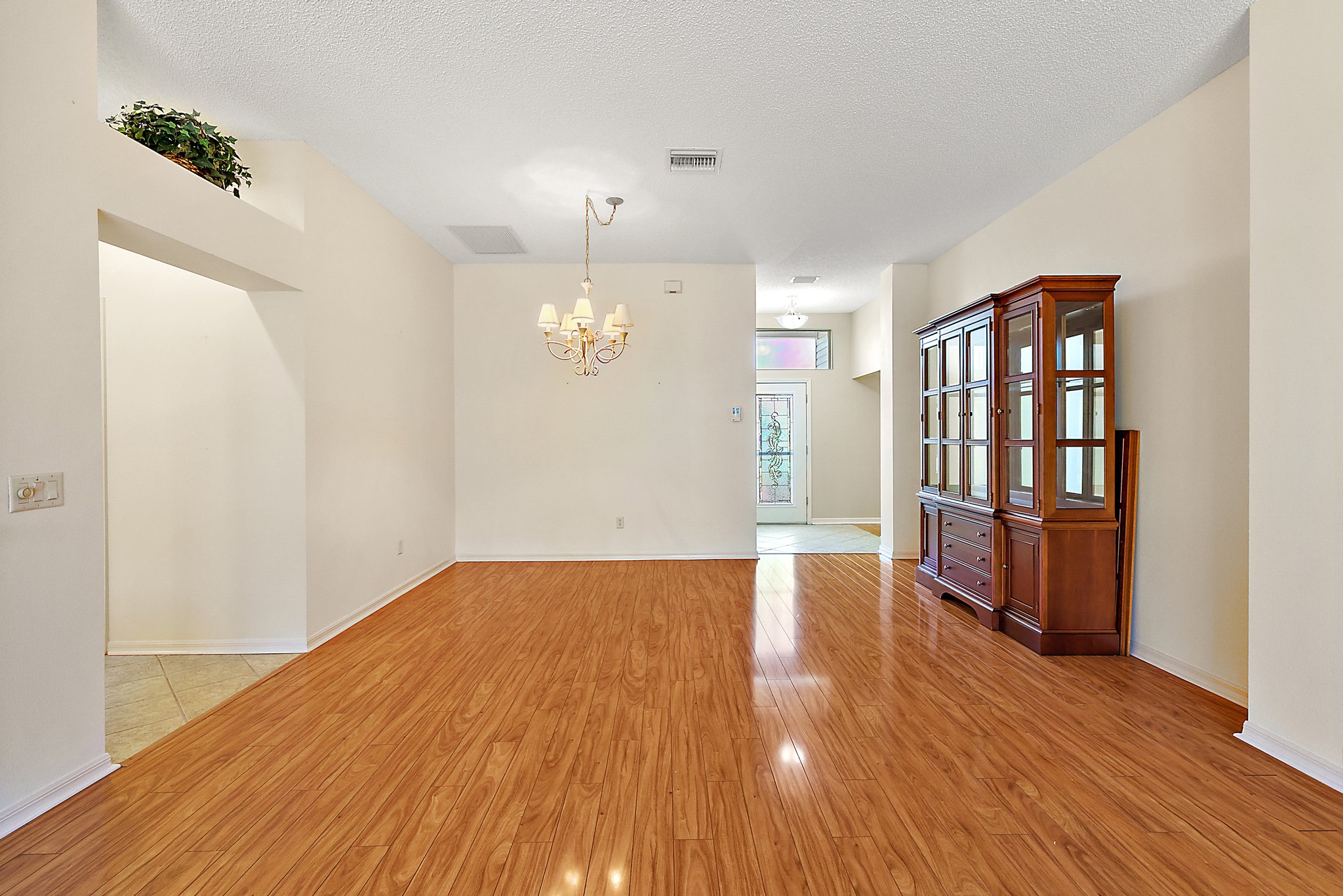 Foyer/Dining Room