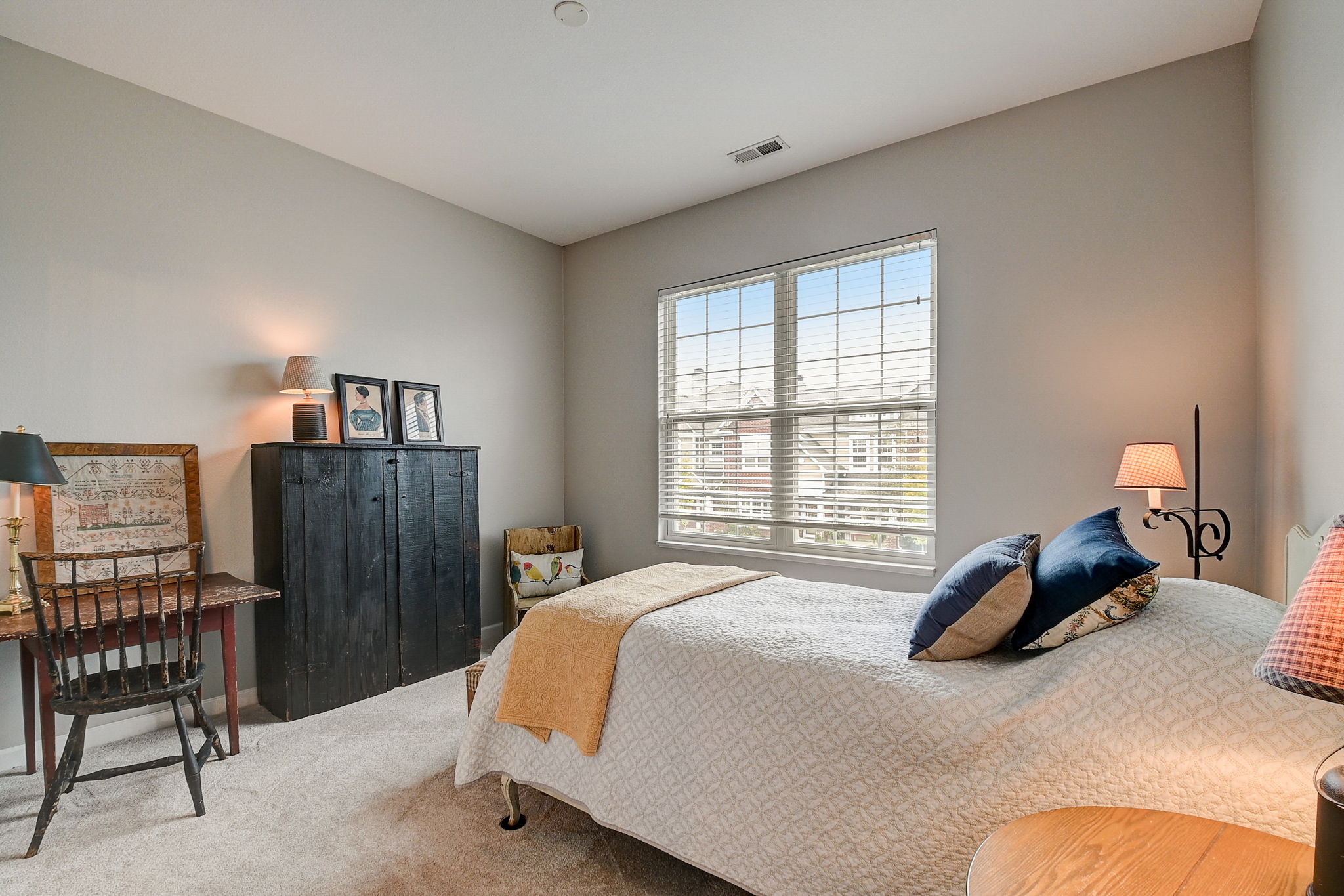 Middlebury Dr-051