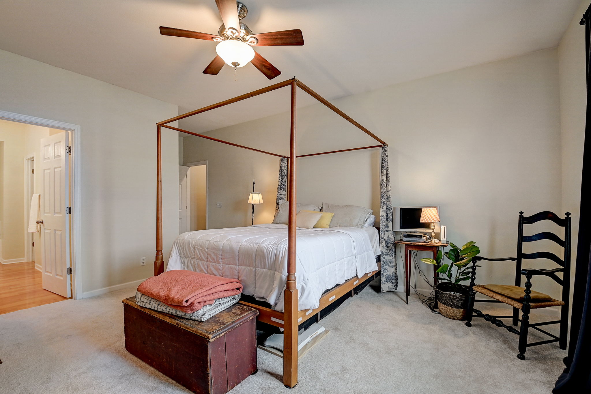 Middlebury Dr-036