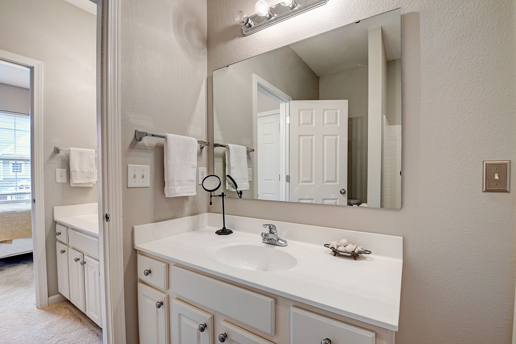 Middlebury Dr-045