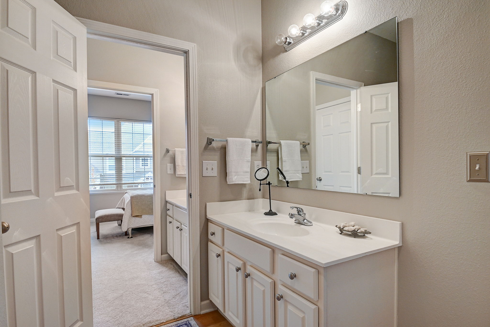 Middlebury Dr-046