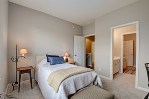 Middlebury Dr-049