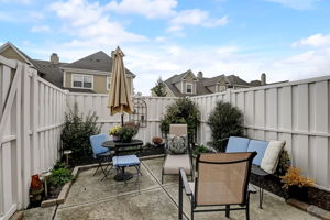 Middlebury Dr-054