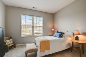 Middlebury Dr-050