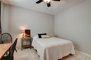 Middlebury Dr-042