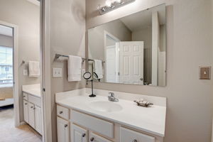 Middlebury Dr-045
