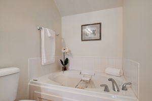 Middlebury Dr-032