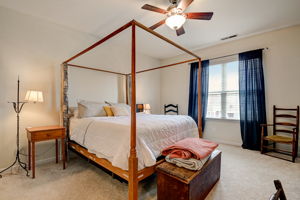 Middlebury Dr-037