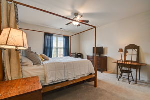Middlebury Dr-038