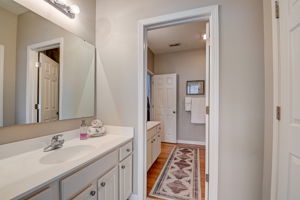 Middlebury Dr-048