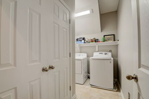 Middlebury Dr-040