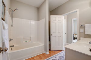 Middlebury Dr-044