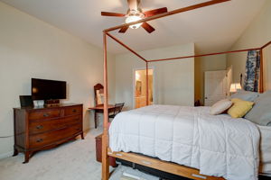 Middlebury Dr-035