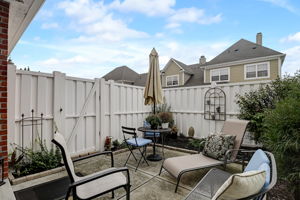Middlebury Dr-053
