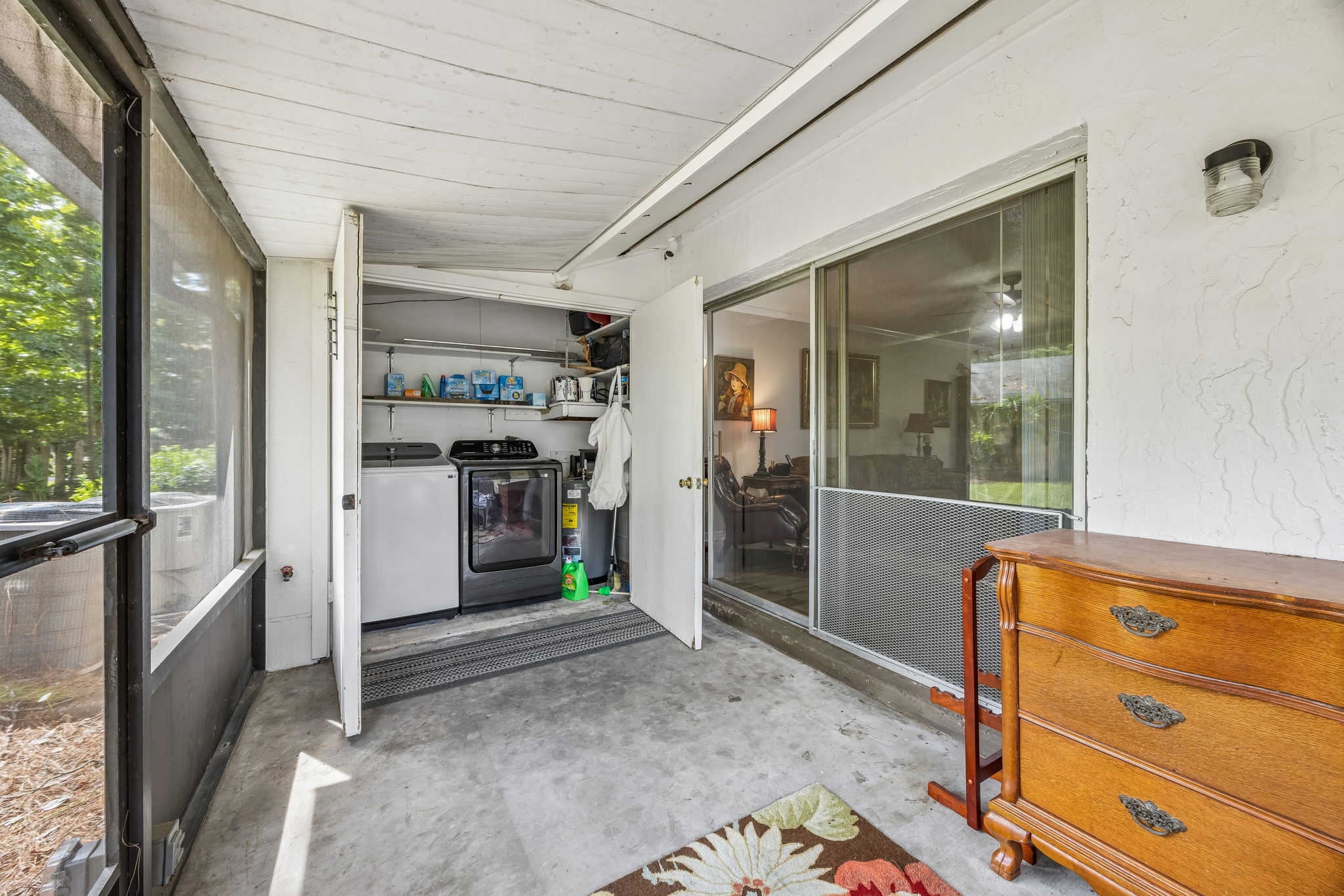 Screened-in Porch