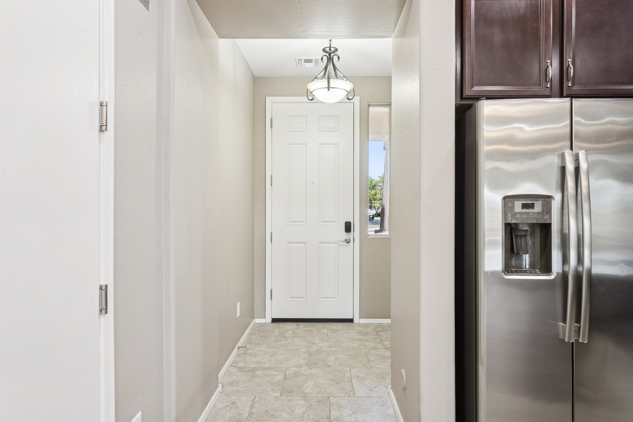 12151 W Davis Ln - 007.jpg