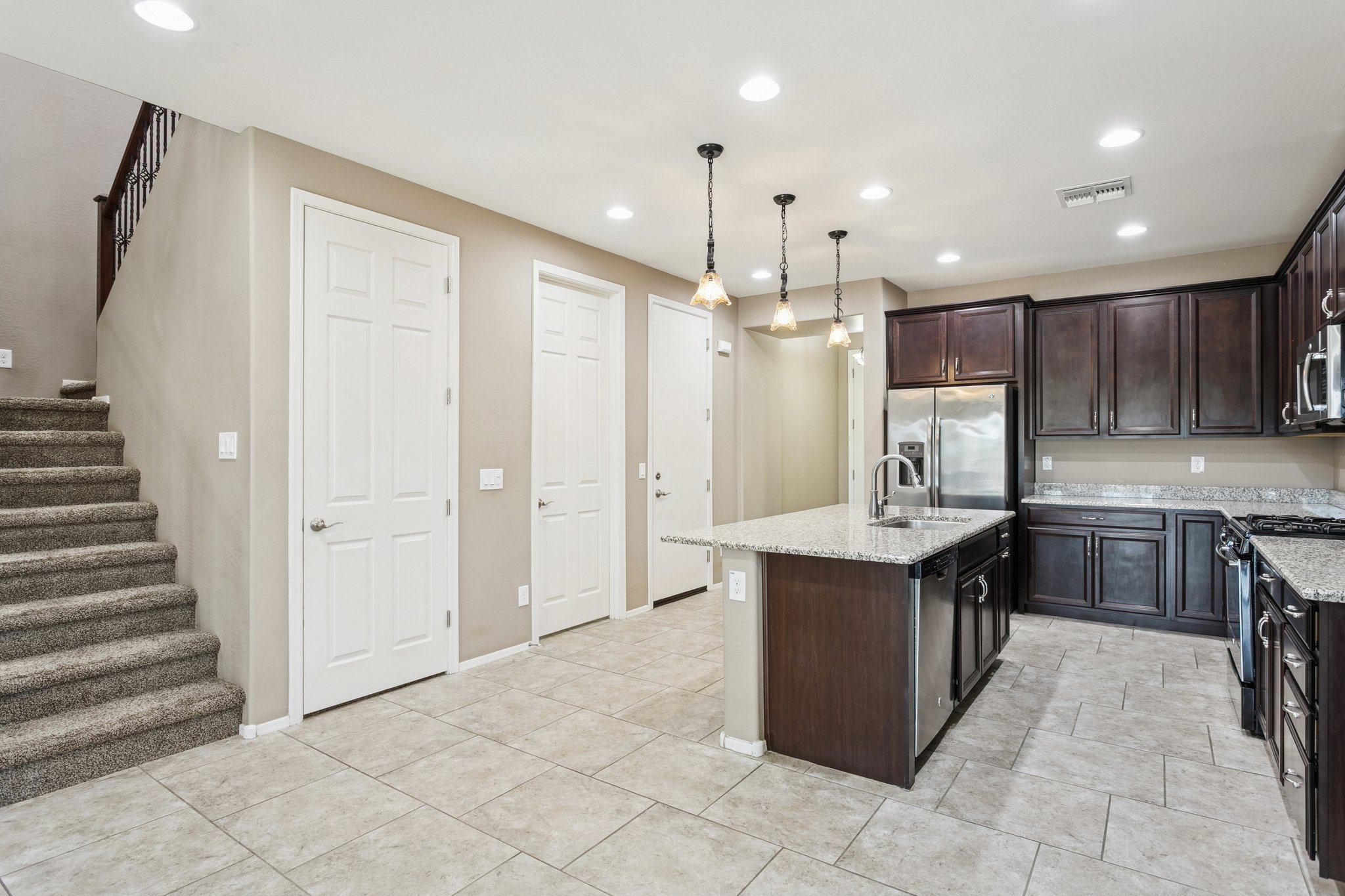 12151 W Davis Ln - 012.jpg