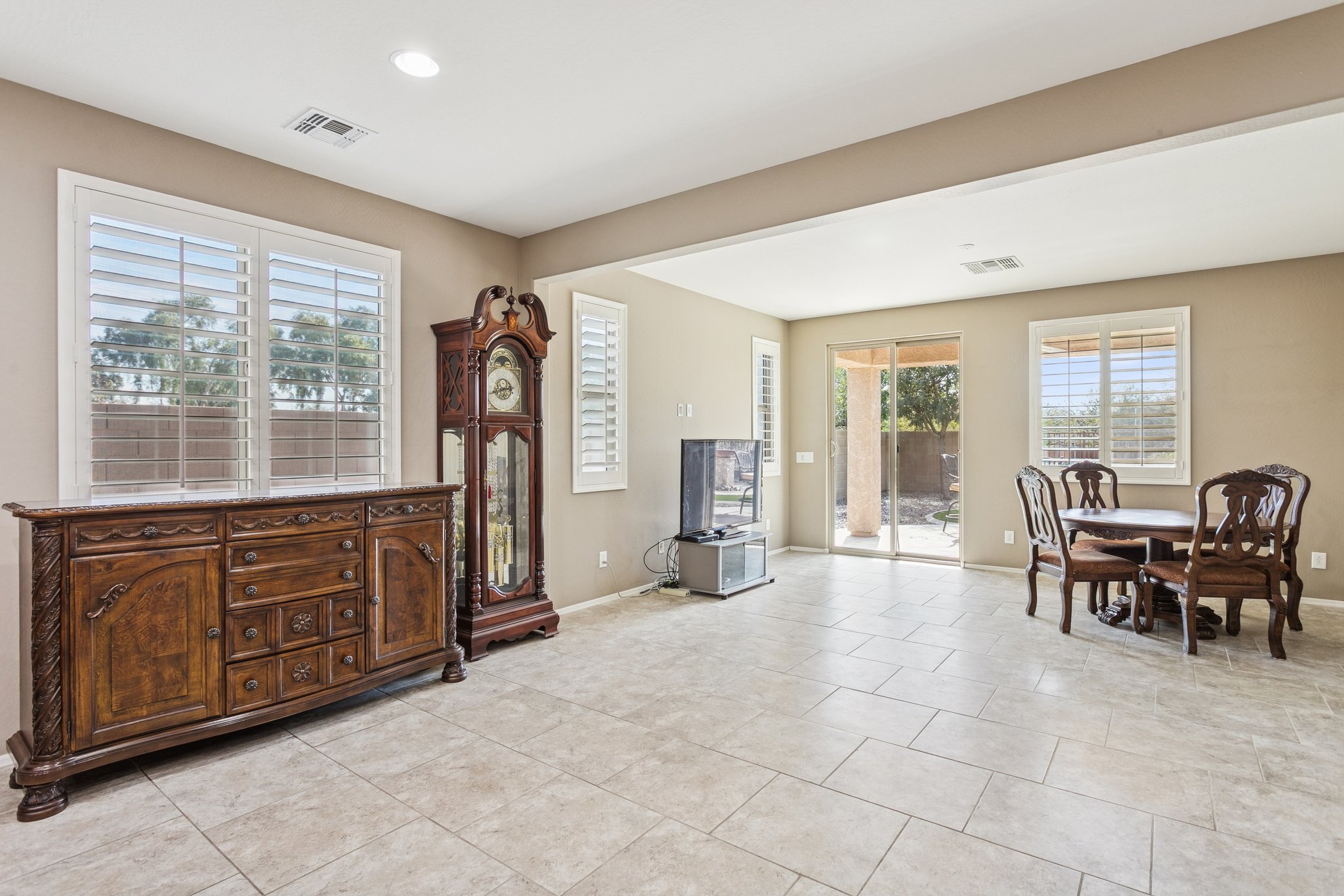 12151 W Davis Ln - 016.jpg