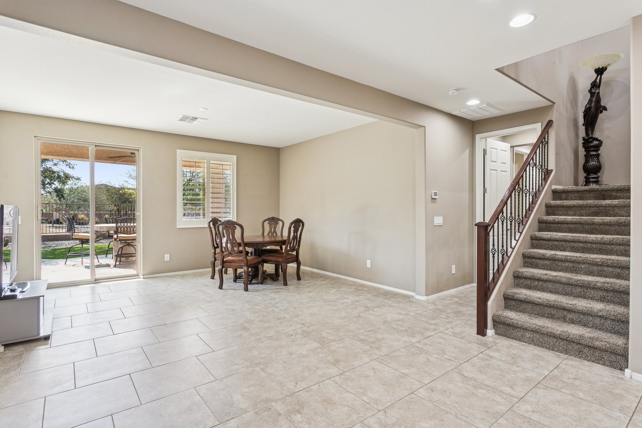 12151 W Davis Ln - 017.jpg