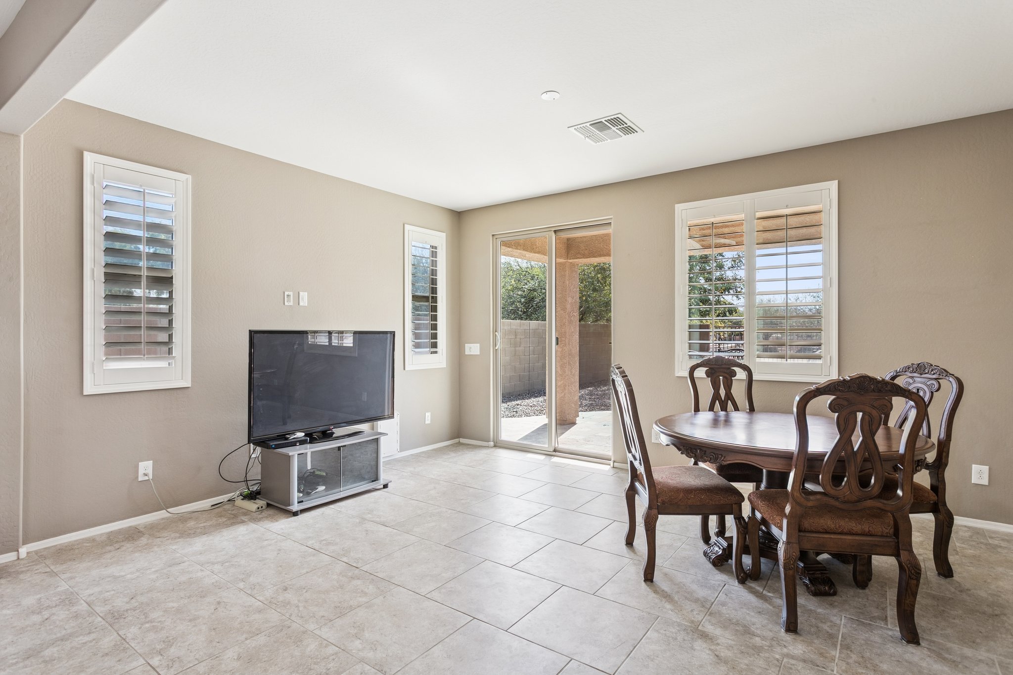 12151 W Davis Ln - 018.jpg