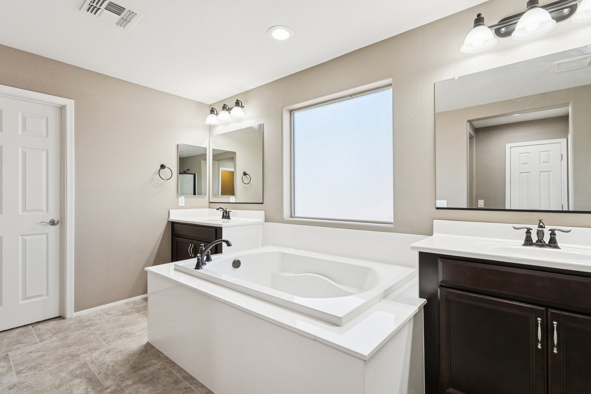 12151 W Davis Ln - 028.jpg